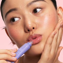 lip glowy balm model;;color::blueberry